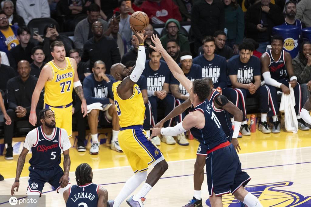 东契奇38+11詹姆斯13+11 伦纳德31分湖人胜快船